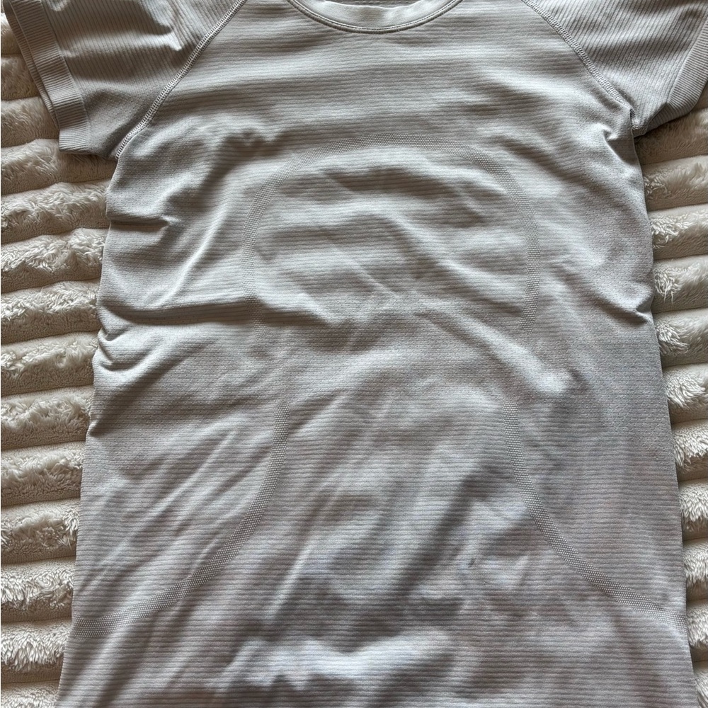 Lululemon Athletica Gray Short Sleeve Tee